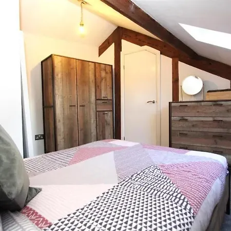 Large New-york Style Penthouse In Leeds City Centre With Contactless Check In *