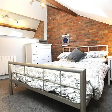 Large New-york Style Penthouse In Leeds City Centre With Contactless Check In